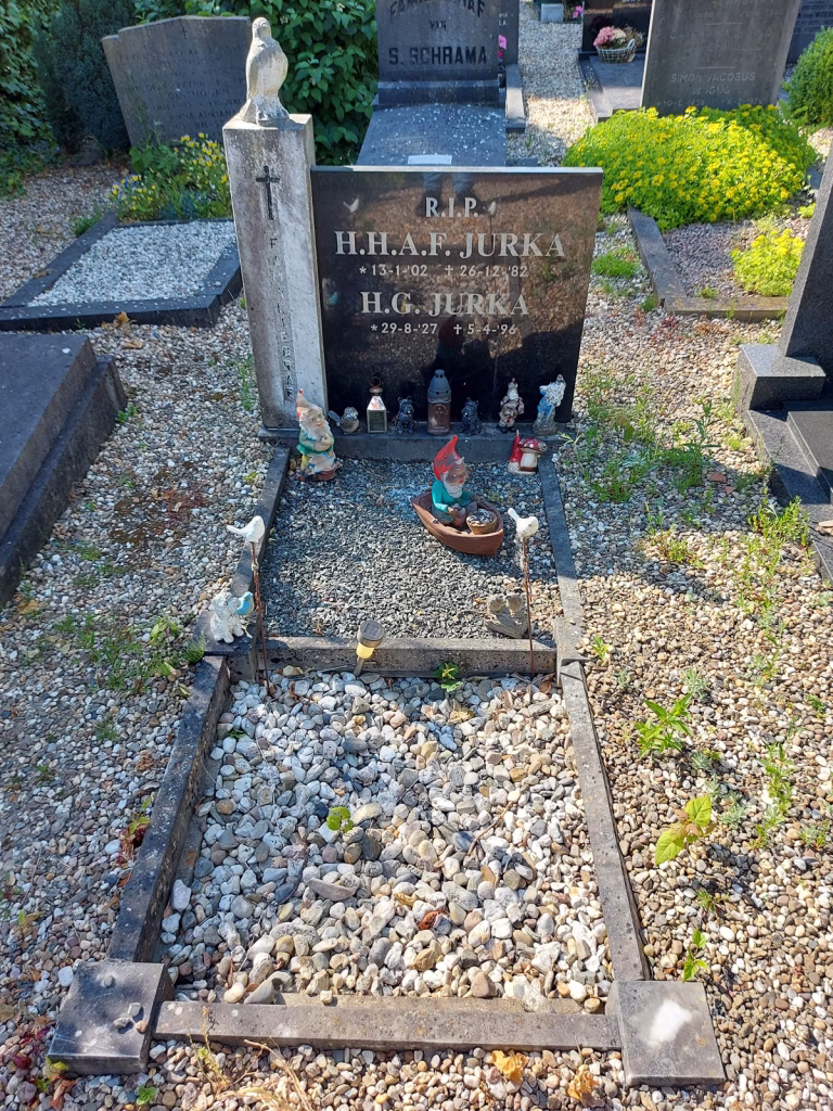 Huub Jurka uit Amstelveen 2 Graf H. Jurka Lijnden